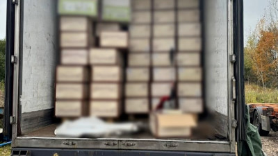 Под видом чая и салфеток: как в Петербурге разоблачили схему по контрабанде 600 тыс. пачек сигарет