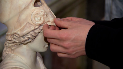 «Прошлое на кончиках пальцев»: Эрмитаж отметил 20‑летие инклюзивной программы для слабовидящих детей