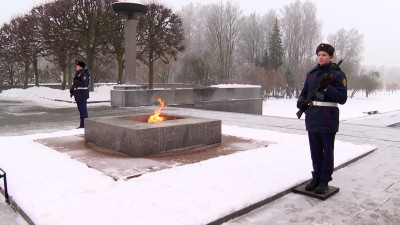 Несут вахту памяти: за два года 3,5 тысячи юных петербуржцев заступили на Пост № 1 на Пискарёвском кладбище