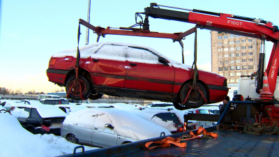 С улиц Петербурга за прошлый год эвакуировали более 1300 разукомплектованных автомобилей