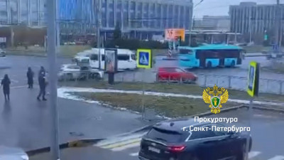 Водителя иномарки ждет суд за наезд на электровелосипедиста в Московском районе
