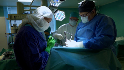 Сотворившие чудо: врачи Детской больницы №1 установили «растущий» имплант ребёнку с пороком сердца