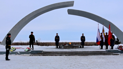 На мемориале «Разорванное кольцо» прошёл траурный митинг в честь погибших защитников Ленинграда