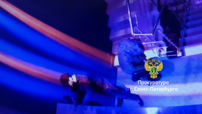 Суд вынес приговор петербуржцу, похитившему золотую цепочку во время фальшивых объятий в клубе