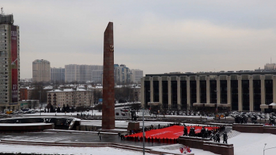 В Петербурге развернули копию Знамени Победы