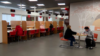 Александр Беглов: В 2025 году петербуржцы воспользовались различными сервисами МФЦ рекордные 16,5 млн раз