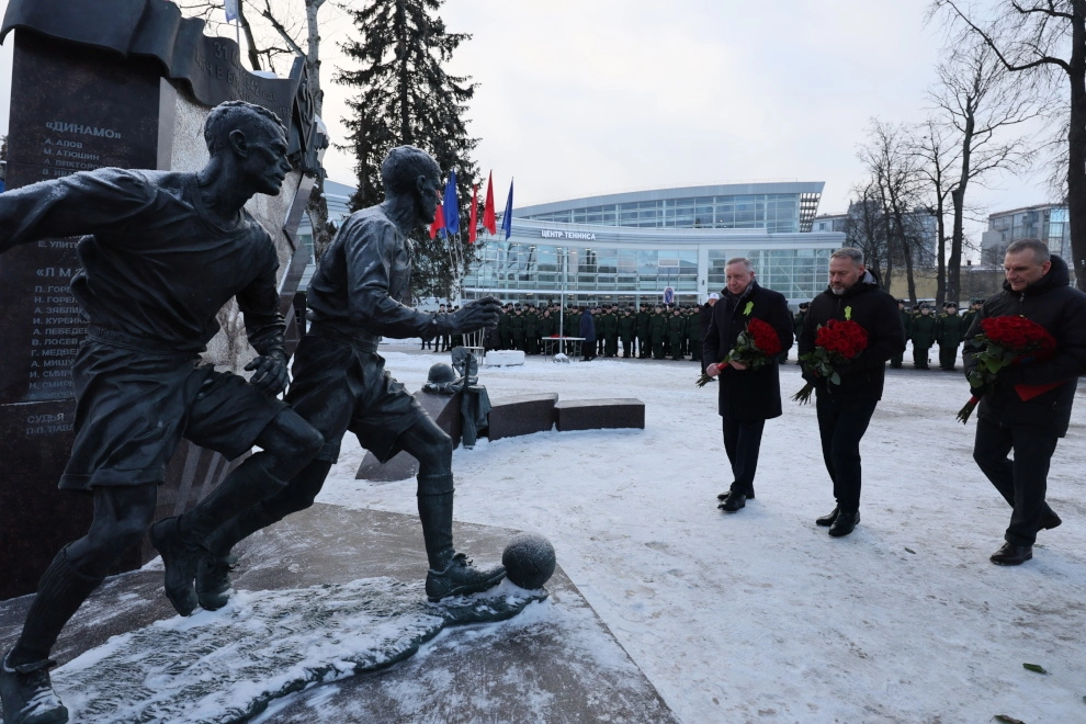 Александр Беглов почтил память участников блокадного футбольного матча - tvspb.ru