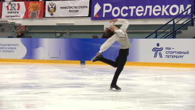 В образе Евгения Онегина: петербургский фигурист Петр Гуменник выиграл мемориал Грушмана, поставив новый рекорд