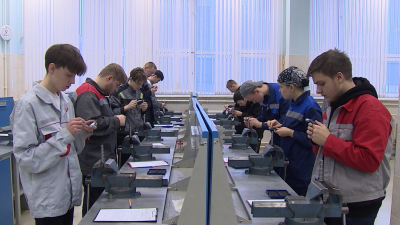 Кадровый потенциал: более 40% участников профконкурсов в Петербурге прошли стажировку на городских предприятиях