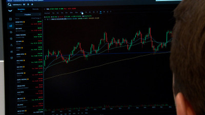 Объем торгов драгметаллами на Мосбирже в 2025 году превысил 3 трлн рублей