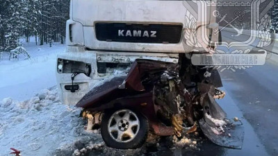 В Ленобласти водитель и пассажир «Киа» погибли в ДТП с КамАЗом
