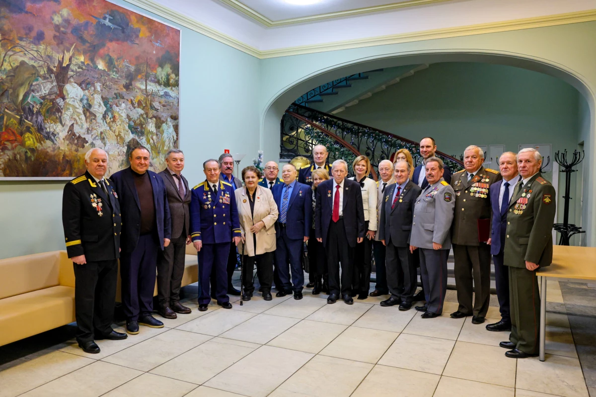Александр Беглов: Каждый ветеран – достояние города, мы вместе занимаемся вопросами сохранения исторической памяти и патриотического воспитания молодежи - tvspb.ru