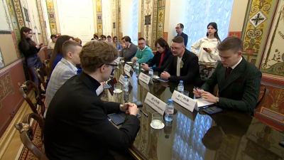 В Петербурге прошло заседание молодежного политического экспертного клуба