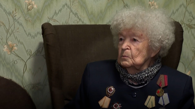 Участник программы «Время героев Санкт-Петербурга» Дмитрий Звездин поздравил ветерана Александру Лещук с Днём полного освобождения Ленинграда от фашистской блокады