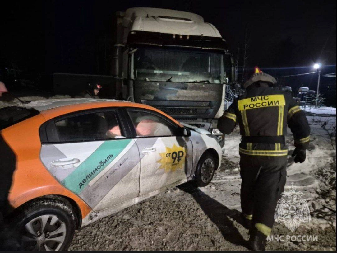 На 22 км «Дороги жизни» произошло ДТП с участием трех автомобилей: есть пострадавший, водитель скрылся - tvspb.ru