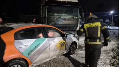 На 22 км «Дороги жизни» произошло ДТП с участием трех автомобилей: есть пострадавший, водитель скрылся