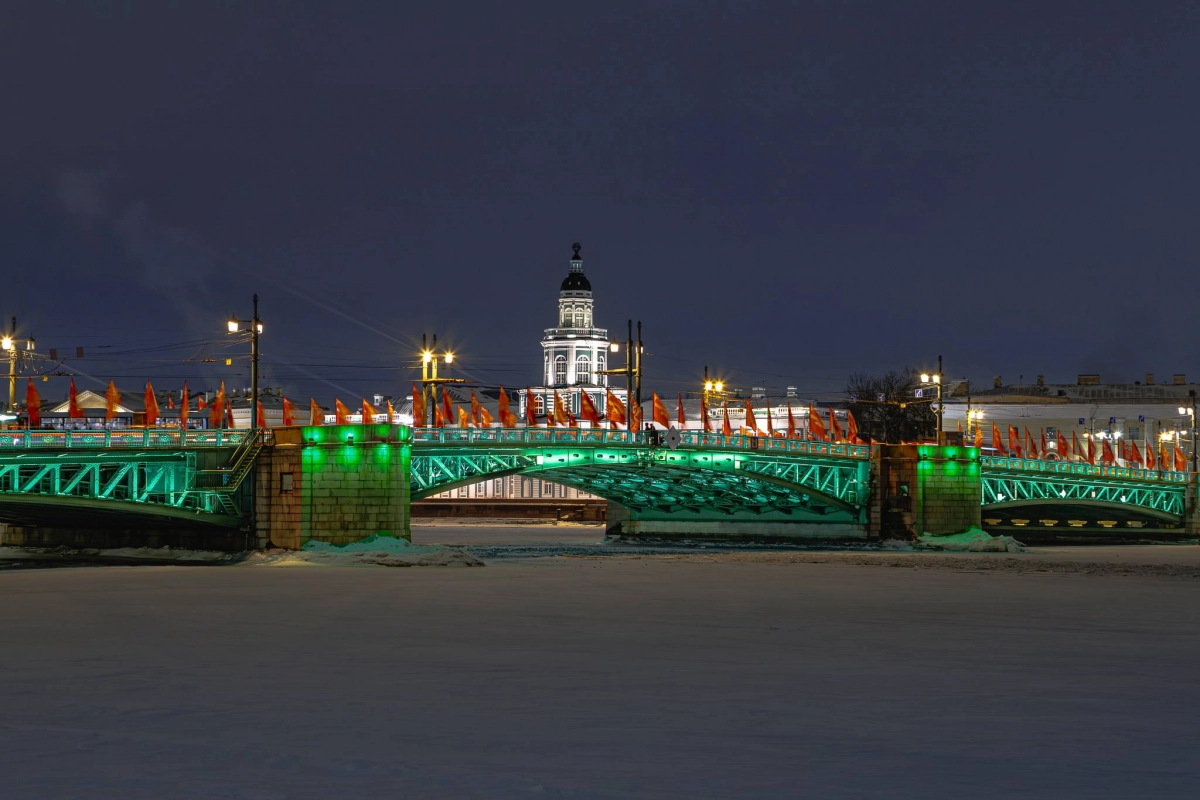 Мосты города на Неве засияли цветами ленты Ленинградской Победы - tvspb.ru