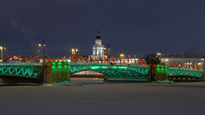 Мосты города на Неве засияли цветами ленты Ленинградской Победы