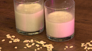 Овсяное молоко. Полезен ли этот растительный напиток и насколько питателен?