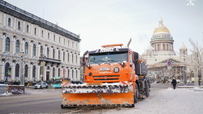 Более 106 тысяч кубометров снега вывезли с улиц Петербурга с 30 декабря