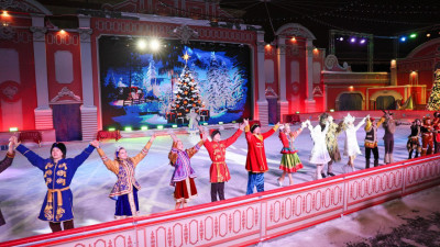 Александр Беглов: Традиционный каток на Конюшенной площади продолжает сезон новогодних чудес