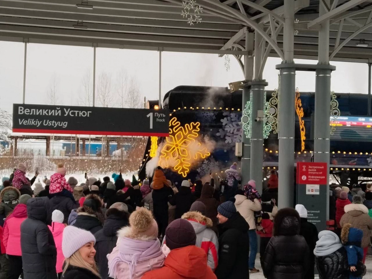 Дед Мороз завершил пятое путешествие по России на сказочном поезде, проехав 70 городов - tvspb.ru