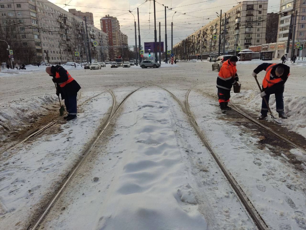Циклон, метели и тысячи тонн снега: как город сохранил движение без сбоев - tvspb.ru