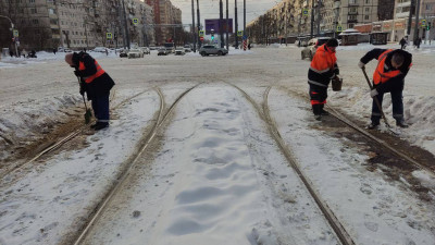 Циклон, метели и тысячи тонн снега: как город сохранил движение без сбоев