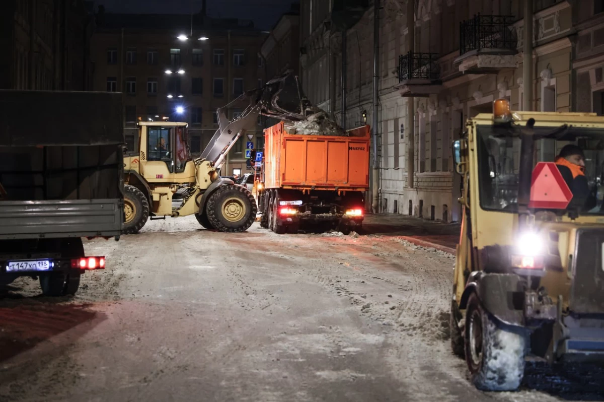 В Петербурге за неделю вывезли рекордные 315 тысяч кубометров снега - tvspb.ru