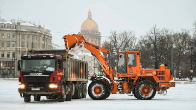 В новогодние праздники с улиц Петербурга вывезли больше 331 кубометра снега