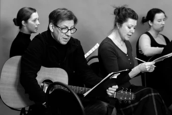 Театр «На Литейном» покажет спектакль-концерт «Раненый город»