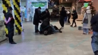 Подозреваемых в убийстве мужчины в торговом центре на «Пионерской» задержали