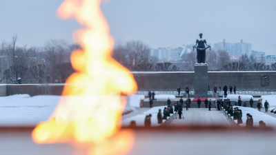 Александр Беглов возложил цветы к монументу «Мать-Родина» на Пискаревском кладбище в День полного освобождения Ленинграда от фашистской блокады