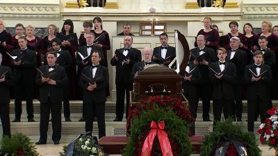 Прощайте, маэстро: гражданская панихида по народному артисту СССР Владиславу Чернушенко прошла в Капелле