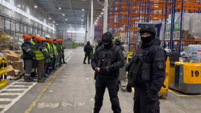 Полиция Петербурга продолжает проверку крупного ретейлера