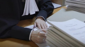 Петербуржец проведет 9 месяцев в колонии-поселении за удар по кисти полицейского дверью