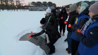 На Пискаревском мемориальном кладбище прошла традиционная акция «Свеча Памяти»