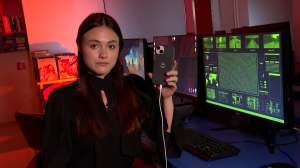 Чужие лица, зарядка с секретом или туры на край земли за три копейки — как распознать уловки продвинутых мошенников