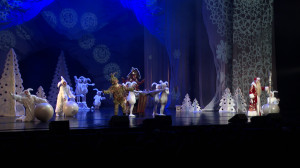 Праздник продолжается. В БКЗ «Октябрьский» состоялась добрая ёлка для подопечные детских благотворительных фондов и их родителей