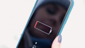 Многослойный чехол и режим экономии энергии. Как уберечь телефон от зимней спячки на морозе?