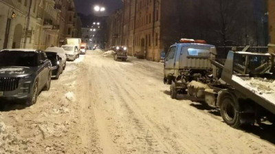 Петербуржцам напомнили о правилах остановки и стоянки транспортных средств для зимней уборки улиц