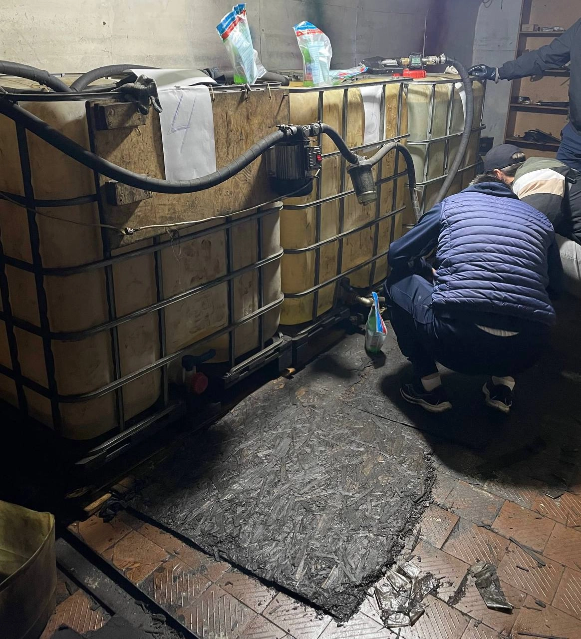 В Петербурге перед судом предстанут три машиниста тепловоза, которые пытались украсть почти тонну топлива - tvspb.ru