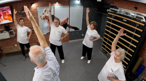 Зарядка для людей «серебряного» возраста. Развиваем гибкость