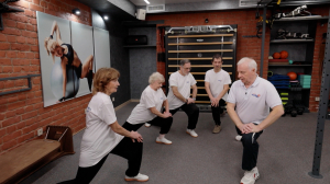 Зарядка для людей «серебряного» возраста. Работа над подвижностью суставов