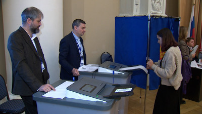 В Петербурге на международной конференции обсудили, как защитить избирательный процесс от вмешательства ИИ и фейков