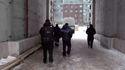 Выявили 40 нелегальных мигрантов: как прошёл полицейский рейд по стройплощадкам в Московском районе