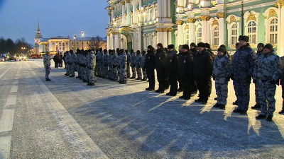 На Дворцовой площади прошел гарнизонный смотр личного состава полиции и Росгвардии