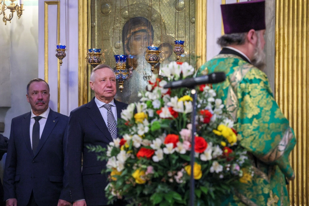 Александр Беглов вместе с горожанами почтил память Ксении Петербургской на Смоленском кладбище - tvspb.ru