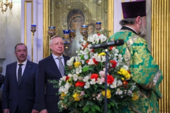 Александр Беглов вместе с горожанами почтил память Ксении Петербургской на Смоленском кладбище