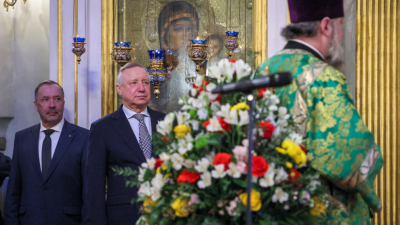 Александр Беглов вместе с горожанами почтил память Ксении Петербургской на Смоленском кладбище